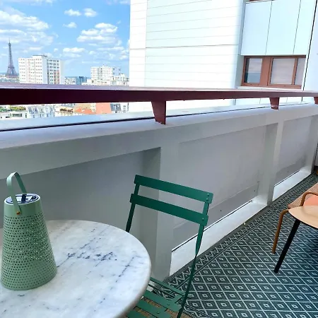 Apartment Eiffel Tower View & Pool Paris